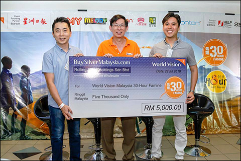 Cheque handover ceremony for the 30-Hour Famine. Left to right: Aeson Goh (Business Development, BSM), Daniel Boey (CEO, World Vision Malaysia), KH Lau (CEO, BSM).